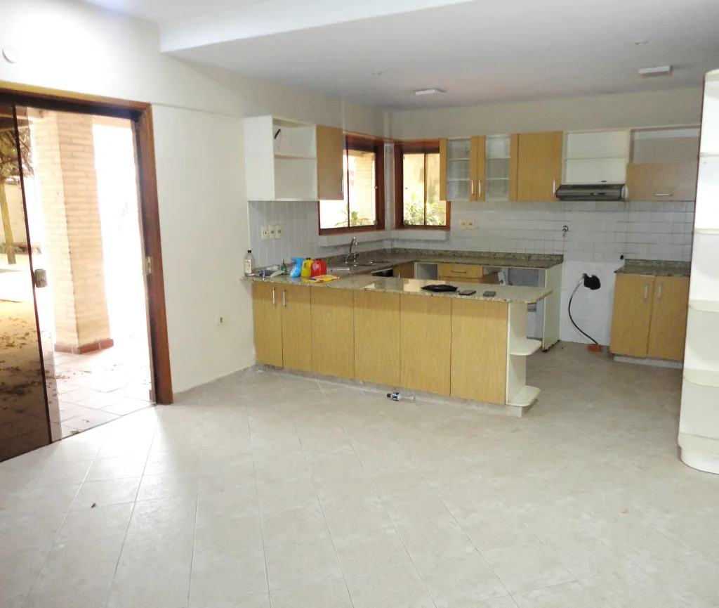 VENDO AMPLIA RESIDENCIA BARRIO SAN VICENTE — Foto 3