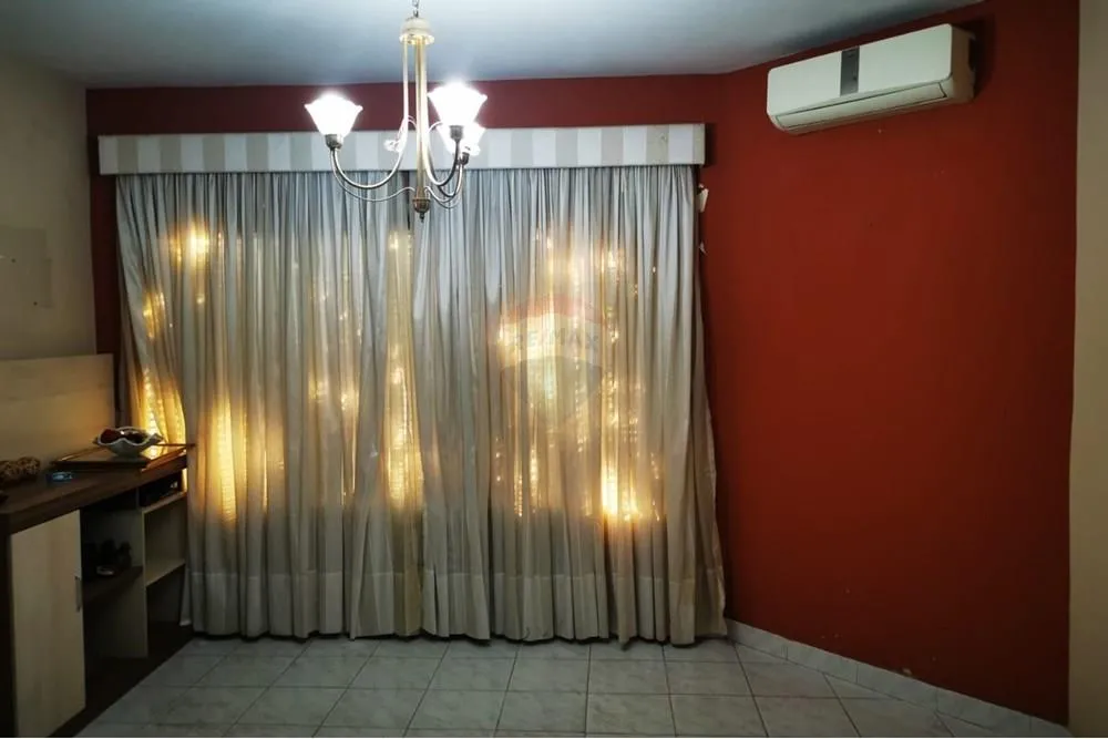 VENDO CASA EN SAJONIA 6 HABITACIONES — foto 3