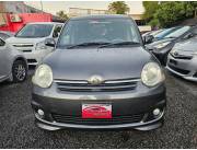 Toyota Sienta año 2006