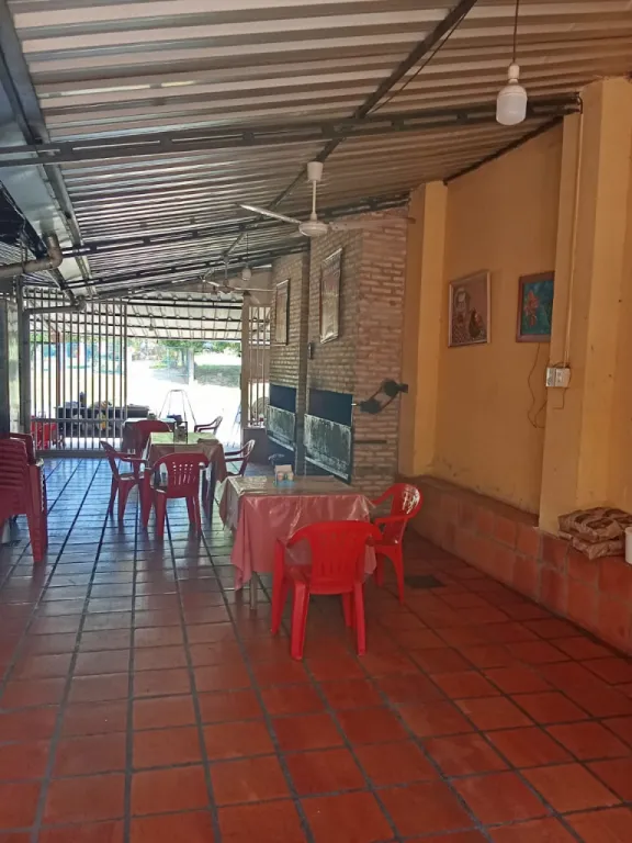 VENDO CASA CON SALON COMERCIAL EN LUQUE ITAPUAMI COD 5210 — фото 2