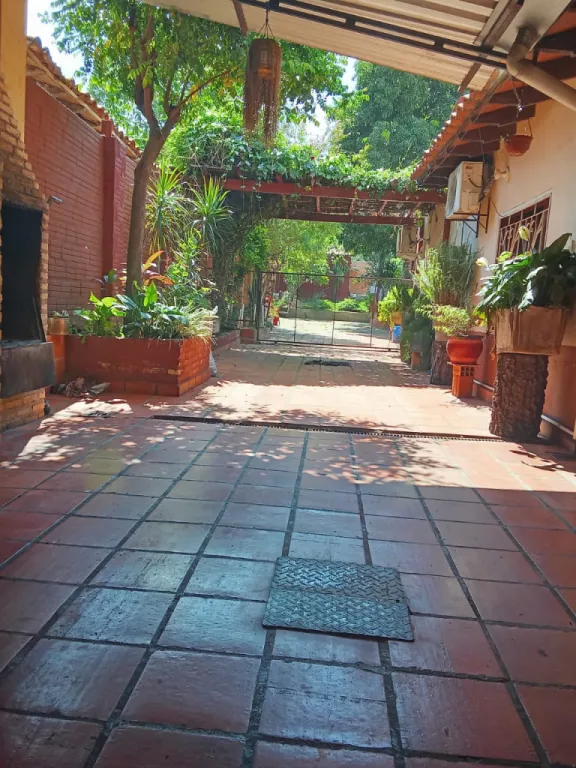 VENDO CASA CON SALON COMERCIAL EN LUQUE ITAPUAMI COD 5210 — фото 3