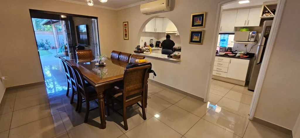 ALQUILO CASA EN LUQUE EN CONDOMINIO ZONA AEROPUERTO COD 3237 PRECIO: 2.000 USD INCLUYE I — Foto 2