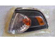 SEÑALERO DELANTERO TOYOTA REGIUS FOND0 NEGRO, ESQUINERO.