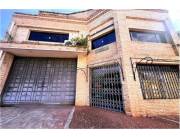 LAMBARÉ: OFICINA + SHOWROOM Y DEPOSITO, 120 M2 FÁCIL ACCESO, UBICACIÓN IDEAL, 8.500.000 GS