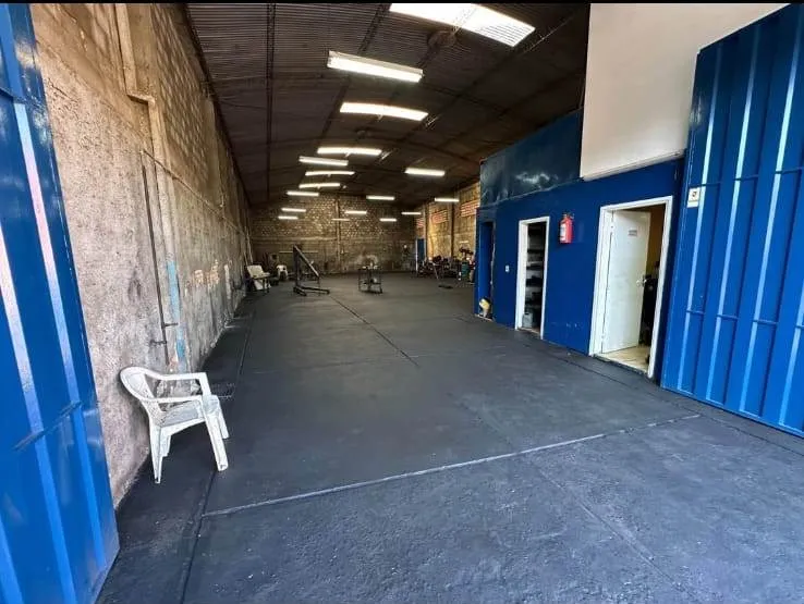 VISTA ALEGRE (PROX. AV. FDO MORA Y EUSEBIO AYALA): 380M2, IDEALES P MECÁNICA, LOGÍSTICO. — foto 3