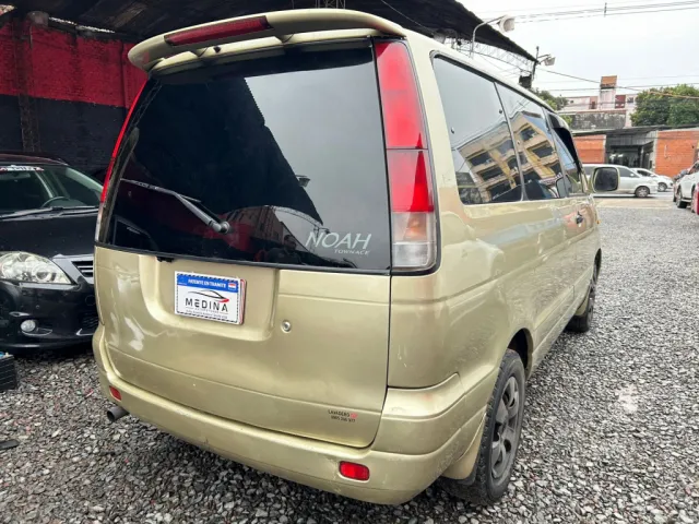 Toyota Noah 2001 — foto 4