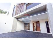 VENDO DÚPLEX EN LUQUE