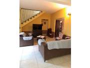 EN VENTA CASA TIPO DUPLEX, EXCELENTE UBICACIÓN CONMEBOL- PLAZA MADERO