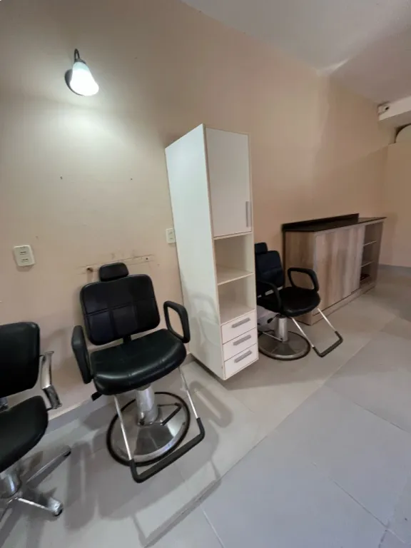 Alquilo Salón Equipado en Ykua Sati Salón a cuadras de Madame Lynch. — Foto 2