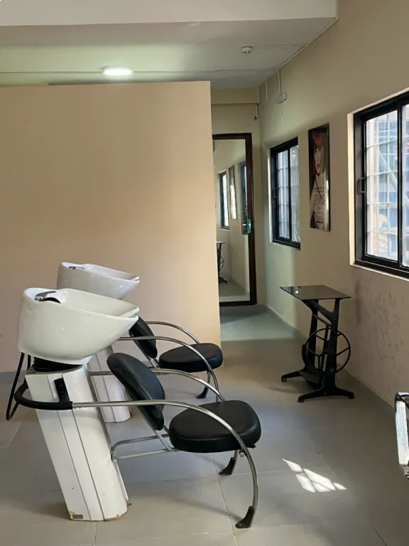 Alquilo Salón Equipado en Ykua Sati Salón a cuadras de Madame Lynch. — Foto 3