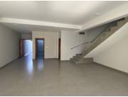 Se vende Dúplex de 3 Dormitorios en barrio Santa María