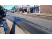 REMATO SALONES COMERCIALES CON AMPLIA CASA SOBRE LA AVENIDA PRATT GILL (ÑEMBY)
