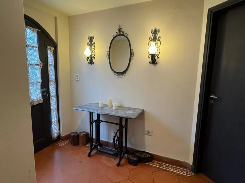 Vendo casa de 4 dormitorios + consultorio independiente Barrio Jara z Textilia. — фото 2