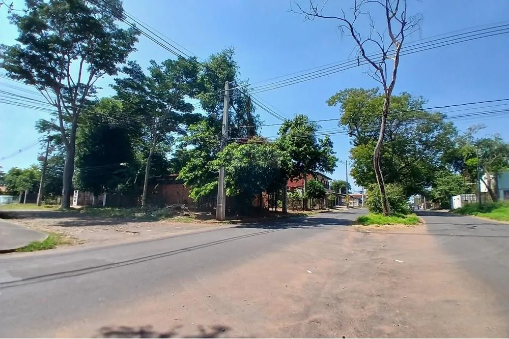 VENDO TERRENO EN ESQUINA SOBRE MOISES BERTONI SAN LORENZO — foto 3