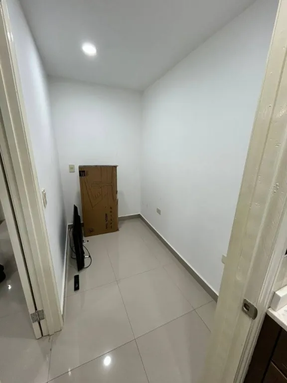 En alquiler amplia oficina en el corazón del Barrio Mburucuyá. — foto 3