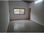 Monoambiente / Habitación 30 m² con amplio baño y aire acondicionado 📍 Zona IPS Central –
