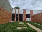 Vendo casa a estrenar en Capiatá ruta 2 - Loma Cavel