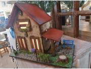 CASITA EN MINIATURA CON LUZ GUIA