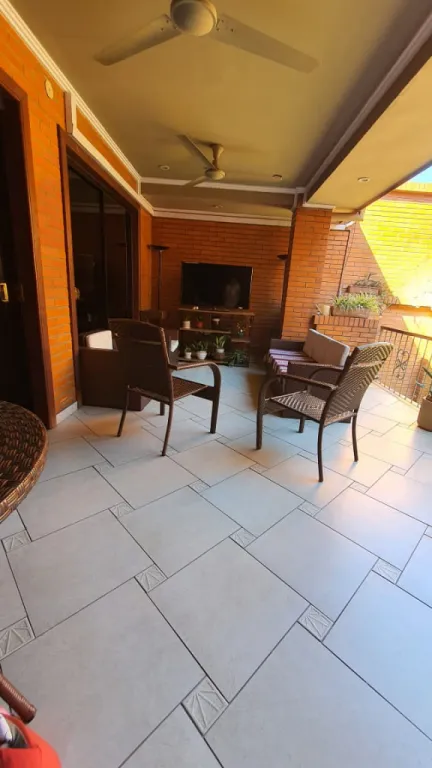 AMPLIA RESIDENCIA EN VENTA! BARRIO MCAL LÓPEZ -ASUNCIÓN — foto 3