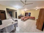 Vendo Amplia Casa de 1.080 m2 en Barrio Felicidad de Lambaré - CLHO7253972