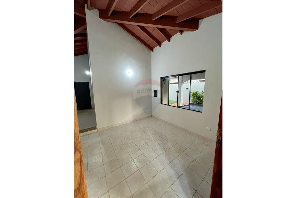 VENDO CASA EN SAN LORENZO - ZONA FUENTE SHOPPING — foto 3