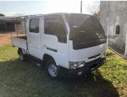 Camión Nissan Atlas doble cabina
