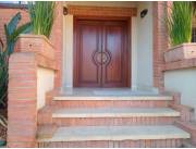 Alquiler de Casa Lujosa - Los Laureles