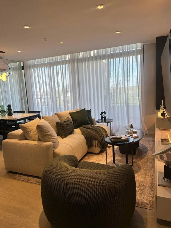 VENDO lujoso departamento amoblado a estrenar en Villa Morra — foto 2