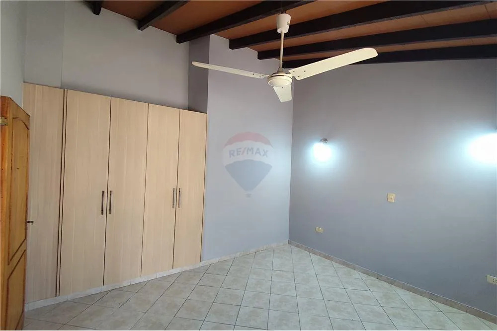 ALQUILO AMPLIA CASA EN ZONA PLAZA MADERO — Foto 3