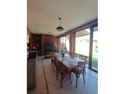 Vendo Hermosa Residencia de 540 m2 en el Barrio Mburucuyá - CLHO7260679
