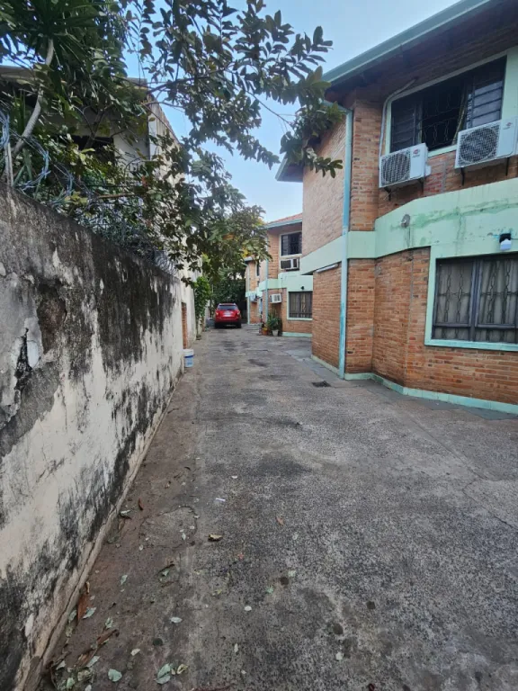Vendo Condominio de 3 Duplex en Asuncion sobre Ana Diaz zona Colegio Nacional de la Capita — foto 3