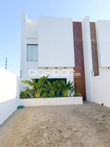Duplex - VENDO ESPACIOSO DÚPLEX AMOBLADO DE 5 DORMITORIOS EN LOMA MERLO - LUQUE