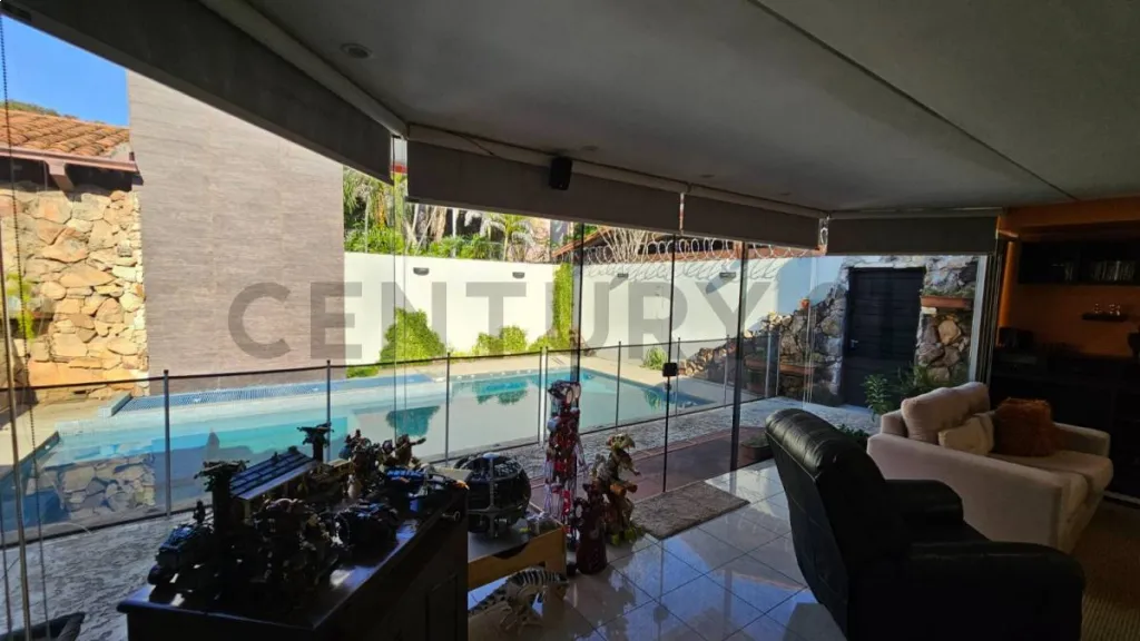 IMPONENTE PROPIEDAD EN VENTA SOBRE MCAL LÓPEZ CON SALIDA DE CALLE A CALLE — photo 3