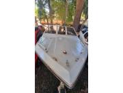 EMBARCACION CON CASCO ADVENTURE Y MOTOR MARINER DE 55 HP CON TRAILER EN BUEN ESTADO.