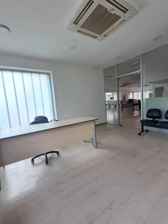 Oficina amoblada en edificio corporativo, zona Paseo la Galeria — foto 3