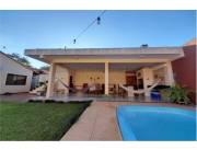 VENDO CASA C/ PISCINA EN FERNANDO DE LA MORA Z/ NORTE!!