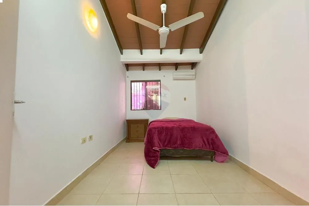 En venta casa con piscina en Sajonia Asunción — Foto 2