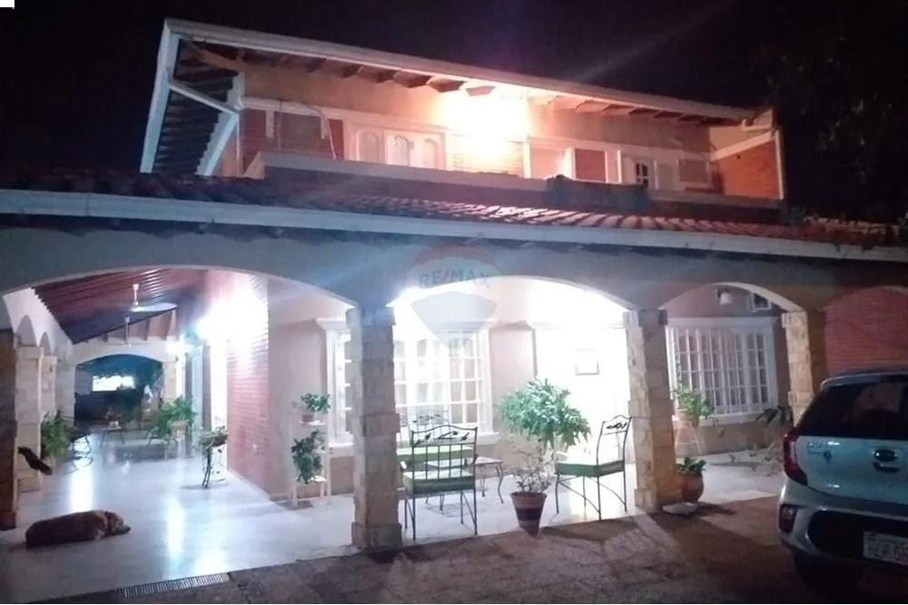 Amplia Residencia en esquina - Sajonia — photo 2