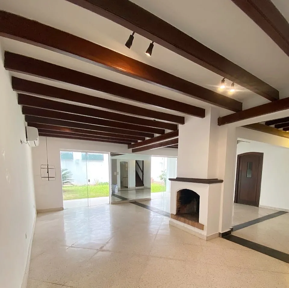 Vendo casa de 3 dormitorios en Ycua sati Asunción — foto 2