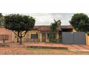En venta amplia casa - Capiatá B°Toledo Cañada!