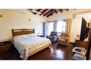 VENDO AMPLIA CASA EN SAN LORENZO