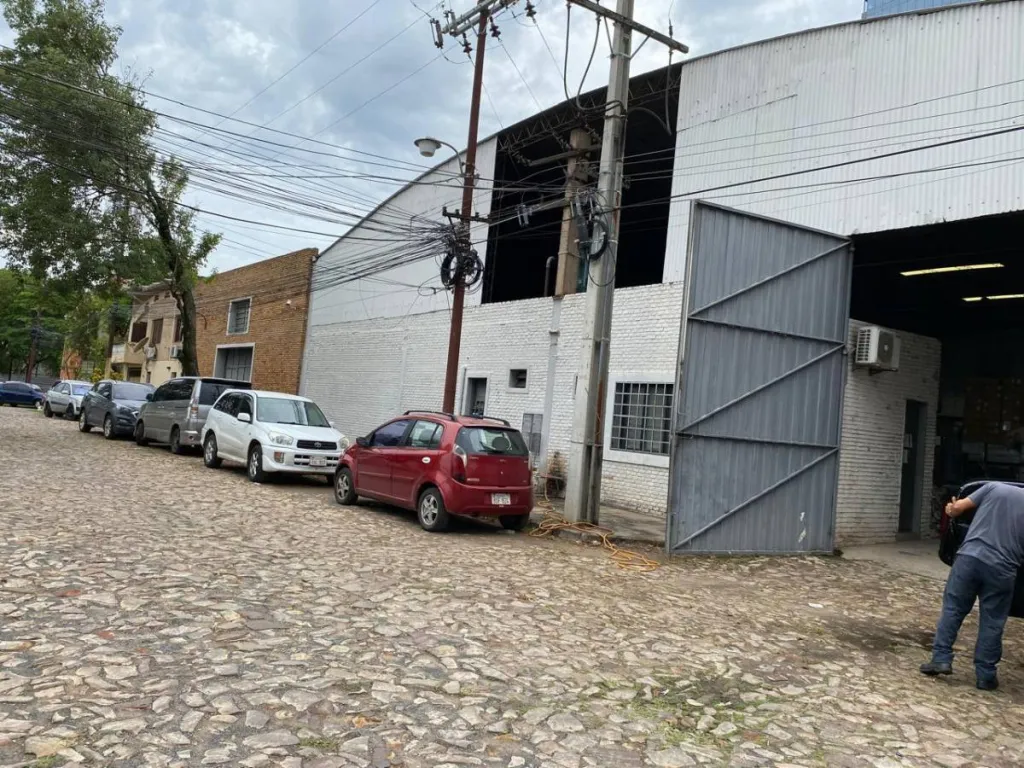 VENDO AMPLIO DEPÓSITO CON CÓMODOS ESPACIOS PARA OFICINAS EN BARRIO JARA, ZONA LA COSTA — фото 3