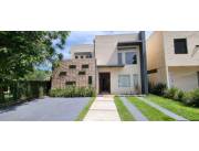 En Alquiler Casa en Luque ID 38840