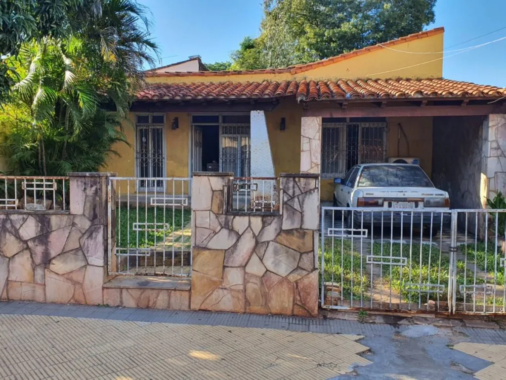 VENDO TERRENO CON COSA A DEMOLER ZONA BO. OBRERO — Foto 3
