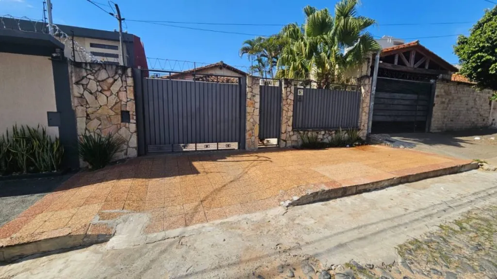 VENDO TERRENO CON CASA A DEMOLER EN BO. JARA — Foto 2