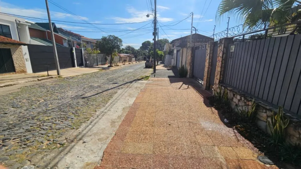 VENDO TERRENO CON CASA A DEMOLER EN BO. JARA — Foto 3