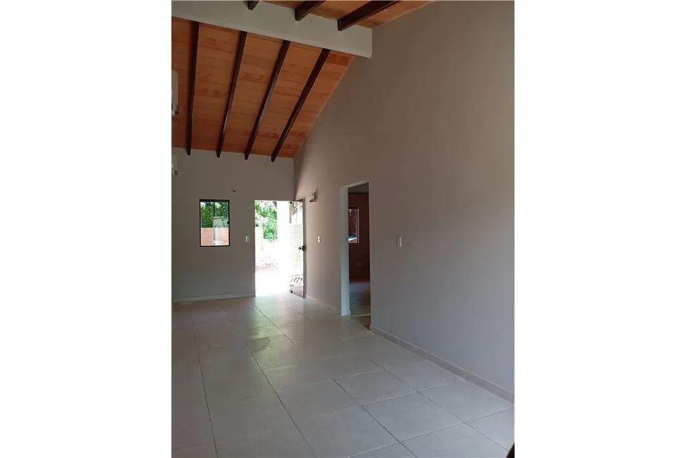 Amplio chalet a estrenar de 2 hab en Villa Elisa — фото 2