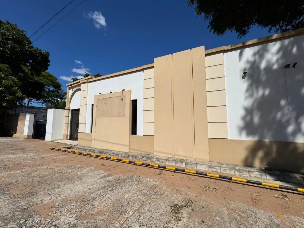 CENTRO DE EVENTOS Y COMPLEJO DEPORTIVO EN VILLA ELISA — Foto 3