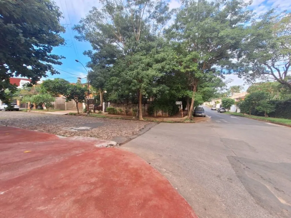 VENDO PROPIEDAD EN ESQUINA EN LOS LAURELES, ASUNCIÓN — foto 3