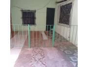 Amplia propiedad de 12 habitaciones con baños ideal para renta en Isla Bogado, Luque